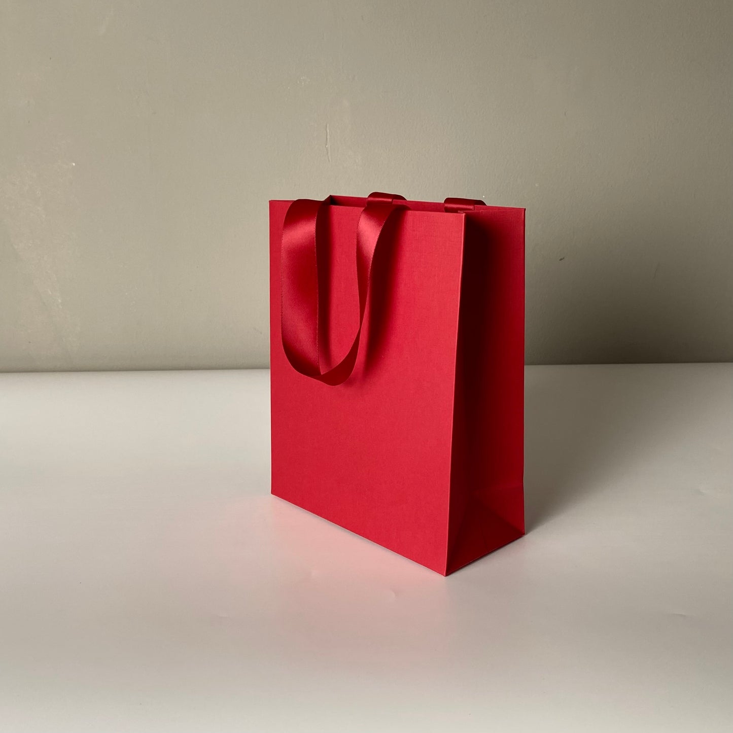 100 Premium Paper Bags (18 × 22 × 8 cm) with Custom Logo