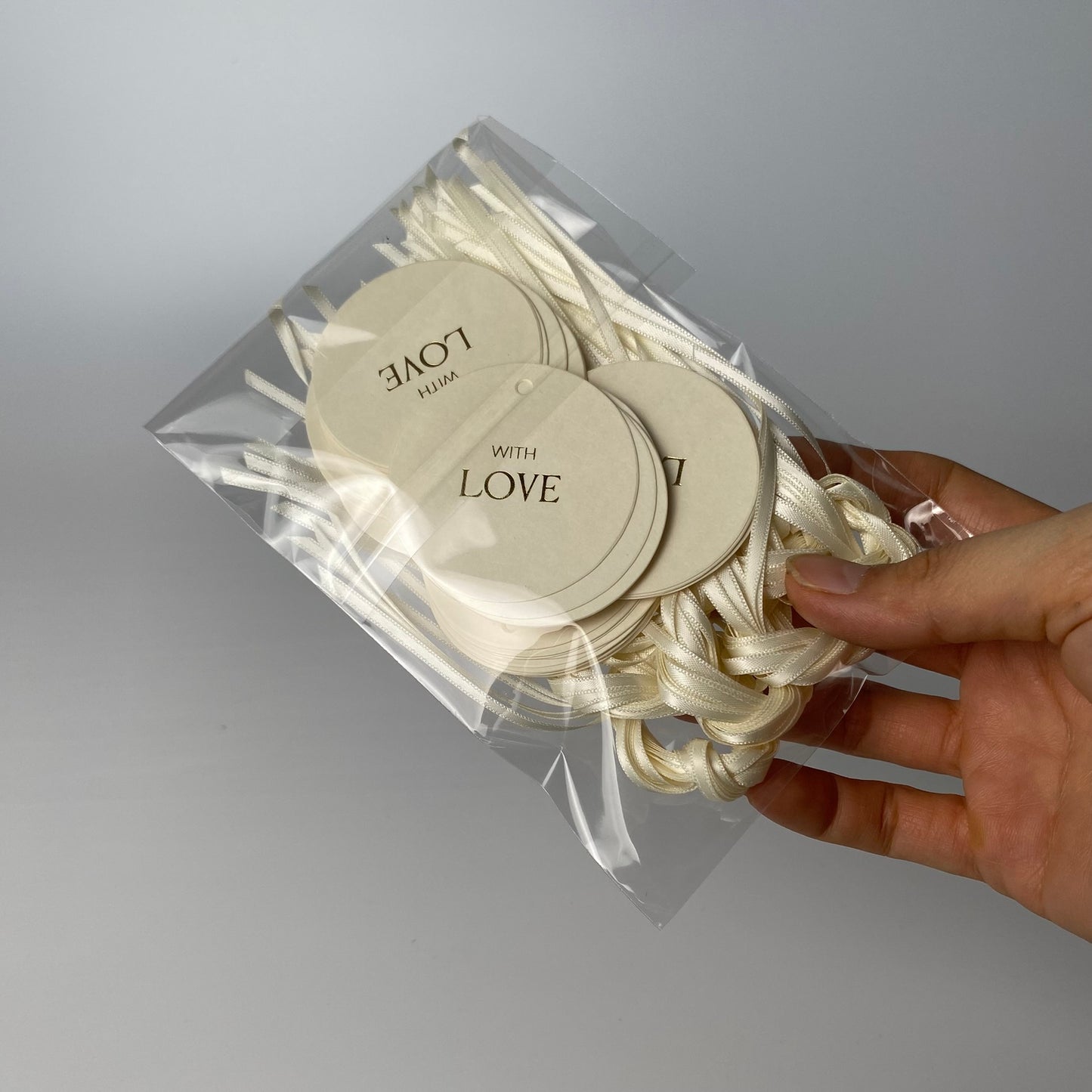 Set of 10-50 Kraft Paper Gift Tags with Ribbon – 5cm Round or Flower Shape, Hot-Foil “WITH LOVE” for Gift Bags