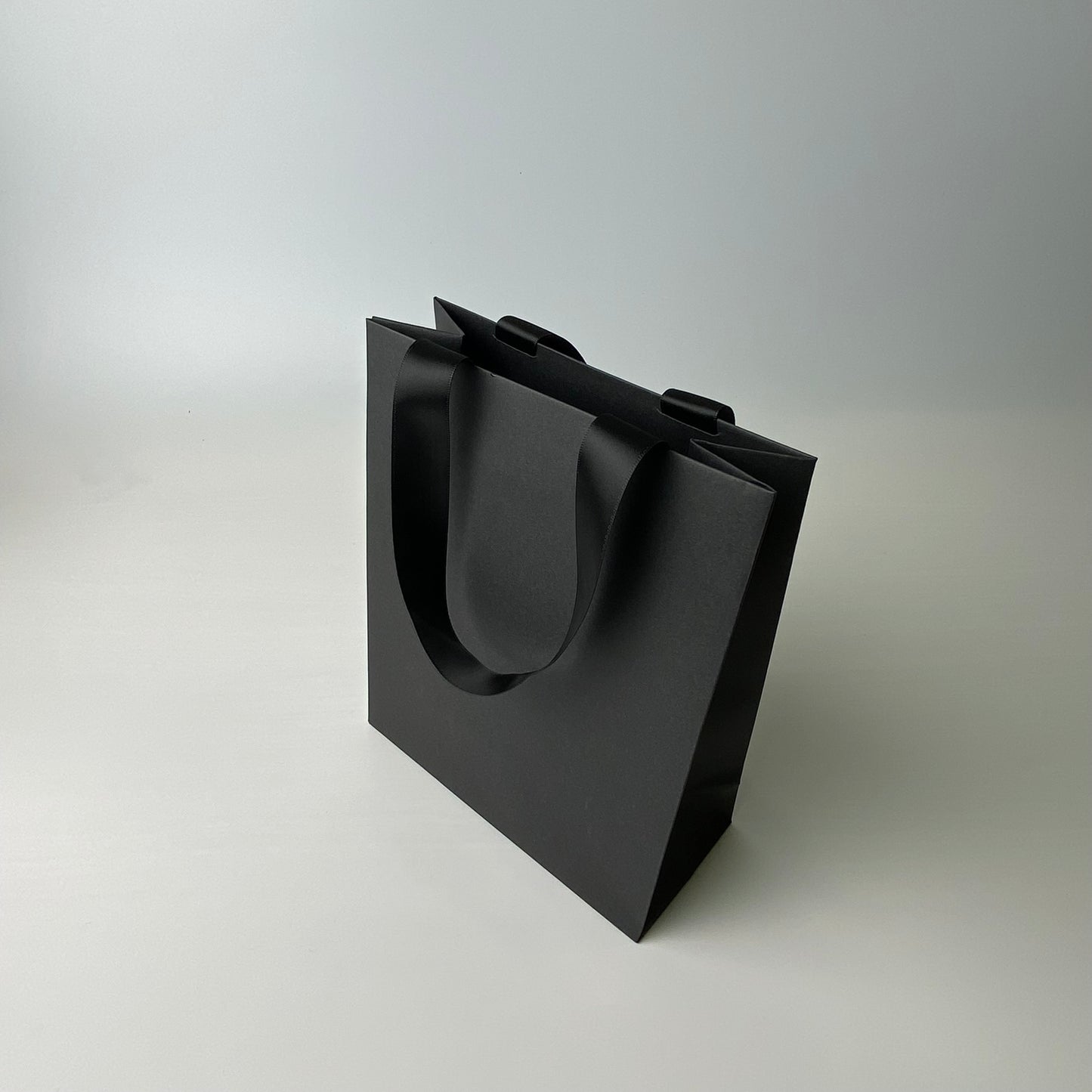 Set of 100 Premium Multicolor Paper Bags (18x22x8cm) – Custom Logo