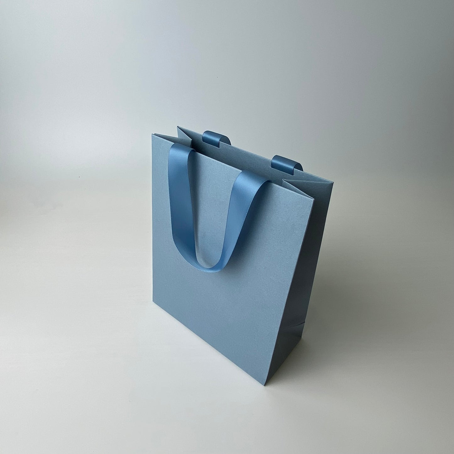 Set of 100 Premium Multicolor Paper Bags (18x22x8cm) – Custom Logo