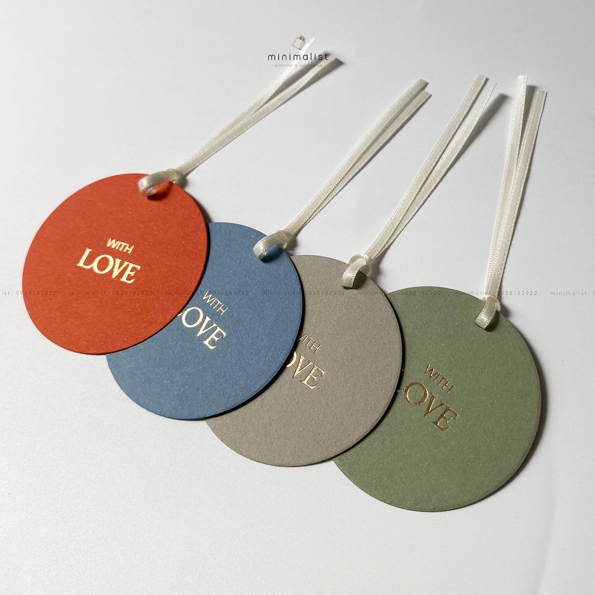 Premium Art Paper Gift Tags – Set of 50 Round Tags (6cm) with Hot-Foil “WITH LOVE” – Minimalist Style for Gift Bags & Packaging