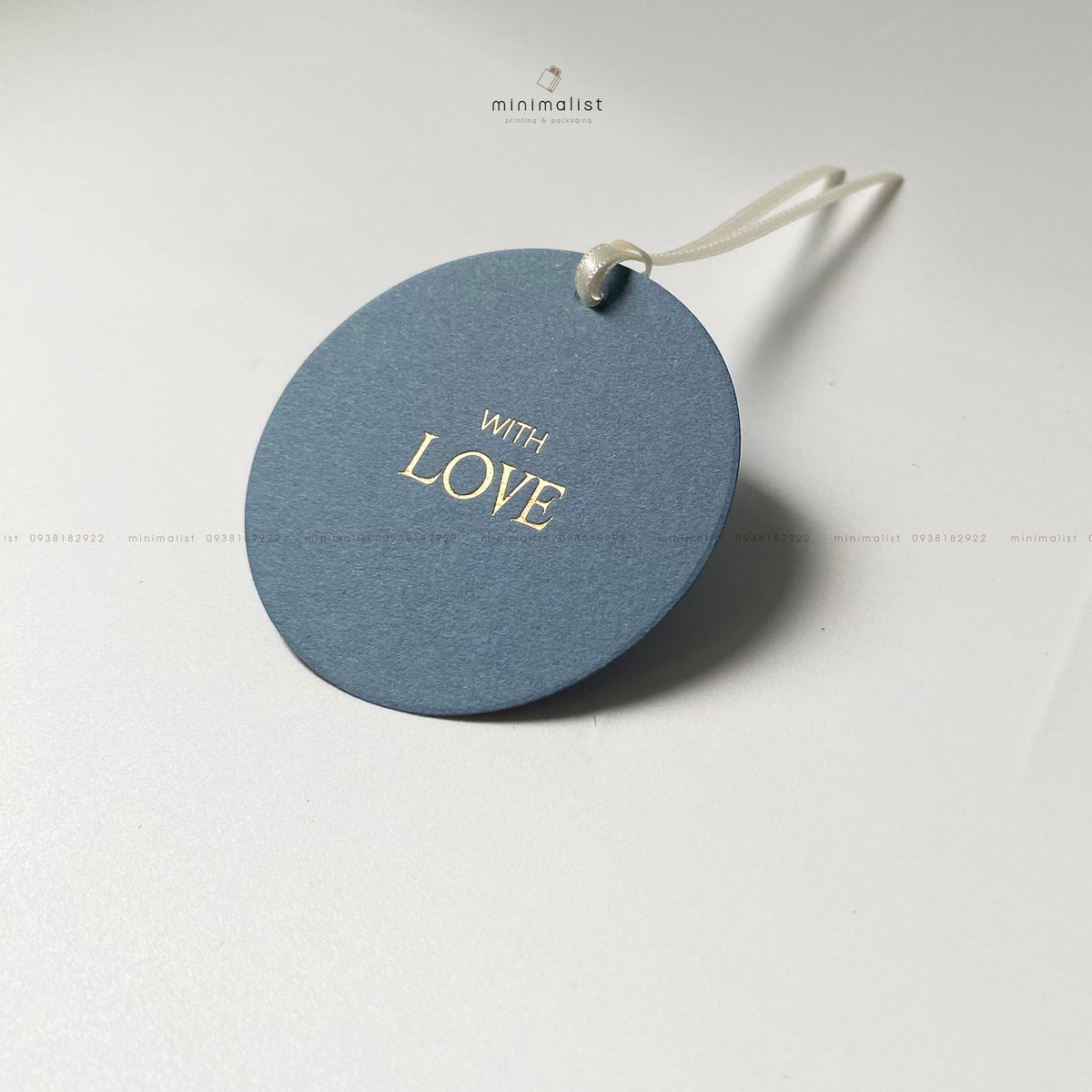 Premium Art Paper Gift Tags – Set of 50 Round Tags (6cm) with Hot-Foil “WITH LOVE” – Minimalist Style for Gift Bags & Packaging