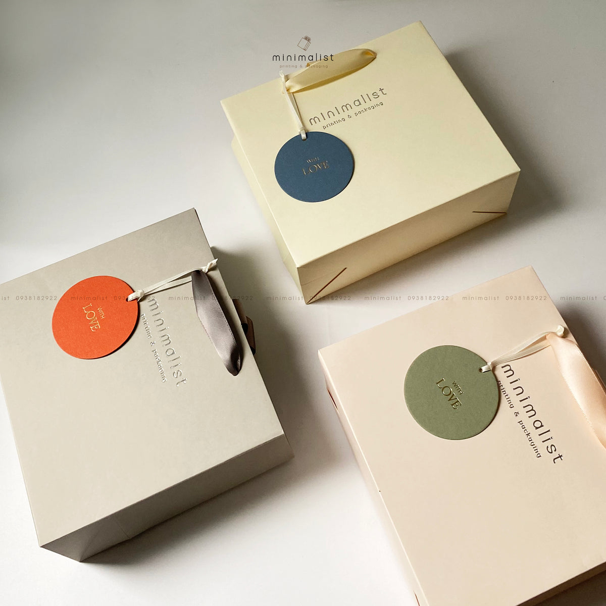 Premium Art Paper Gift Tags – Set of 50 Round Tags (6cm) with Hot-Foil “WITH LOVE” – Minimalist Style for Gift Bags & Packaging